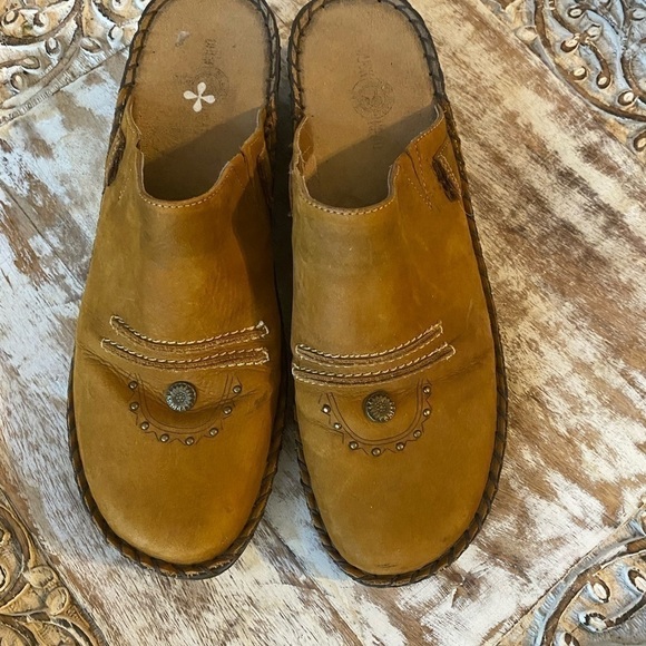 Leather clogs size 9, made in Brazil - Picture 2 of 7